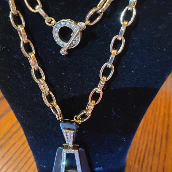 Gold chain with pendant - Picture 2 of 5